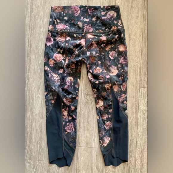 Lululemon Wunder Under Crop II Special Edition Scallop 24" Frosted Rose Multi 10 - Picture 4 of 16